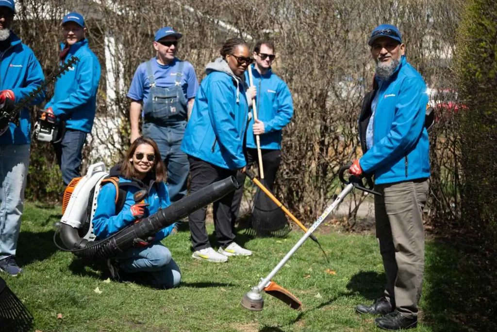 Expert Team - Custodia providing cleaning services