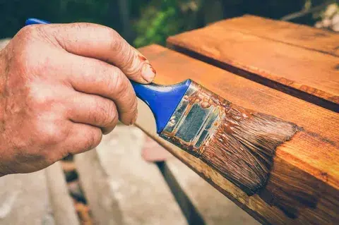 Guide on How To Stain Deck And Fence In Hamilton