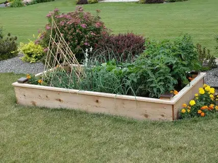 Raised garden flower bed using landscape blocks