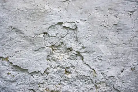 Describing Wall With Cracked Plaster
