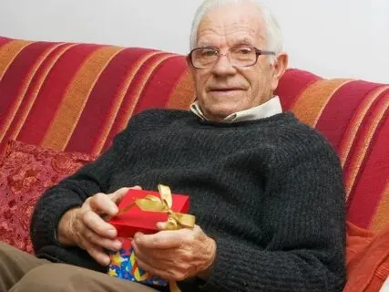 Perfect Valentine’s Day Gifts for Seniors in 2025